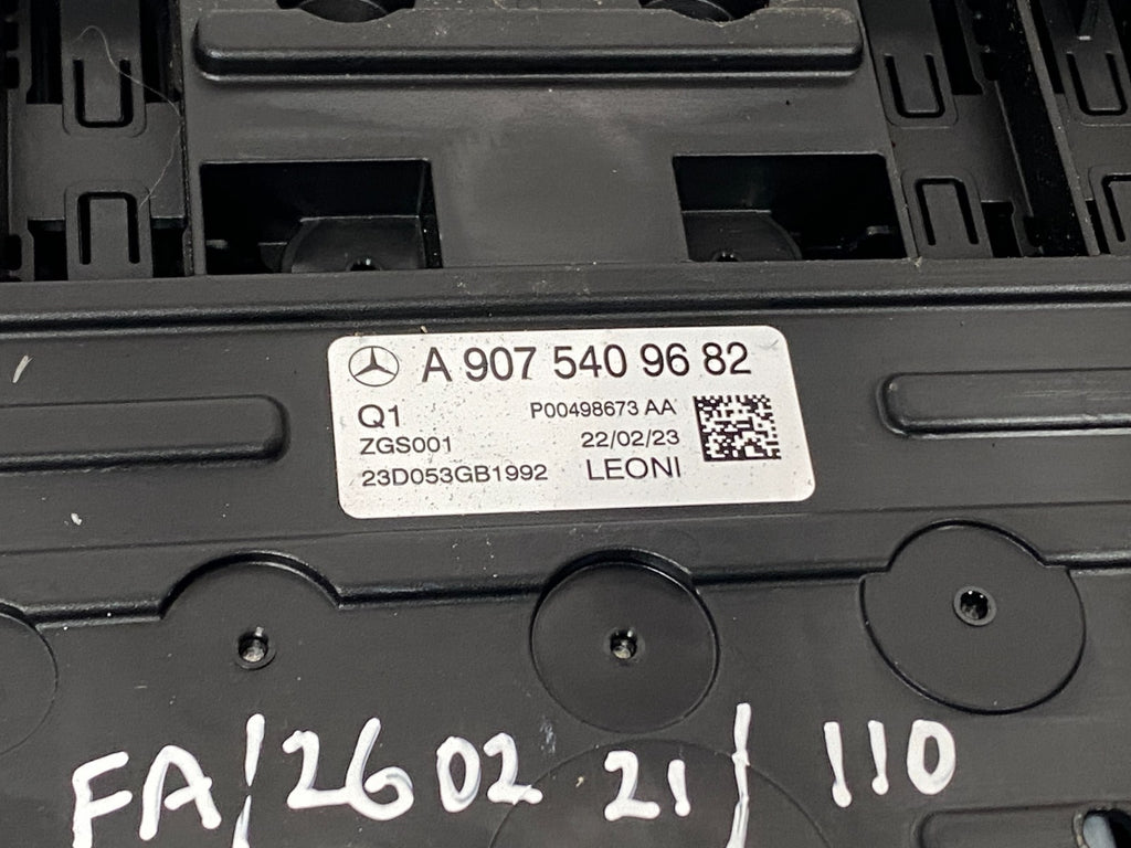 GENUINE MERCEDES BENZ W907 W910 SPRINTER FUSE RELAY JUNCTION BOX A9075 ...