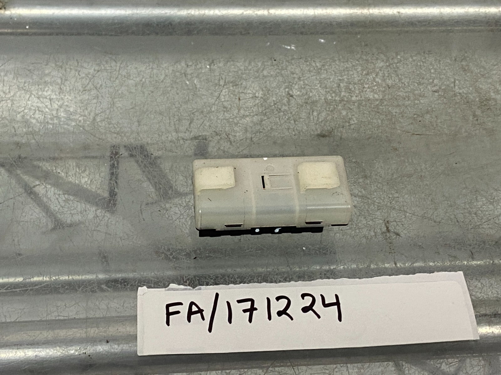205219930806